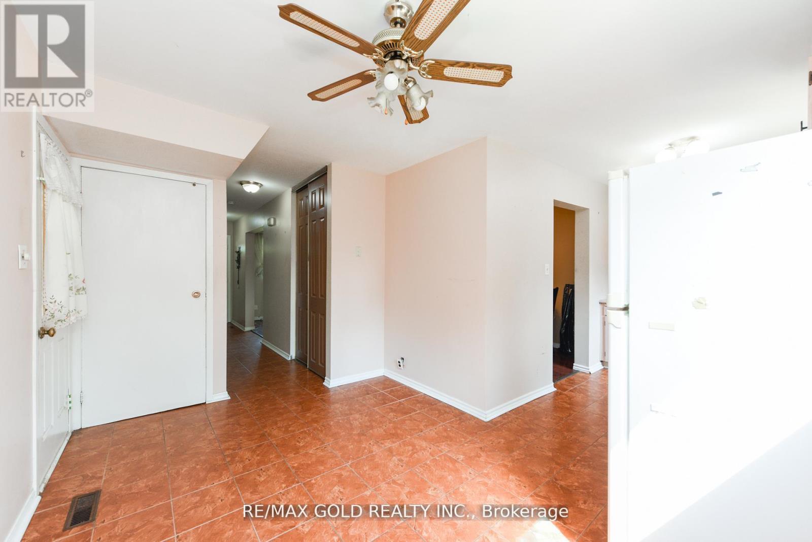 29 Glenmore Crescent, Brampton, Ontario  L6S 1H9 - Photo 14 - W12400476