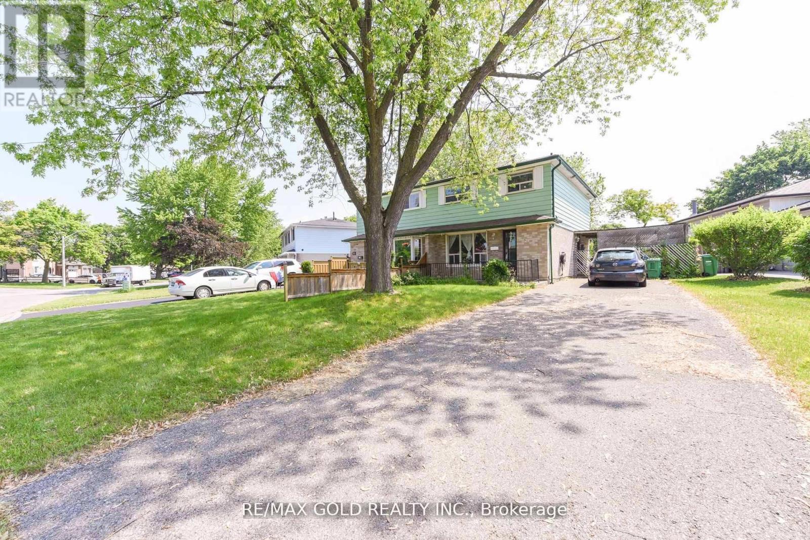 29 Glenmore Crescent, Brampton, Ontario  L6S 1H9 - Photo 2 - W12400476