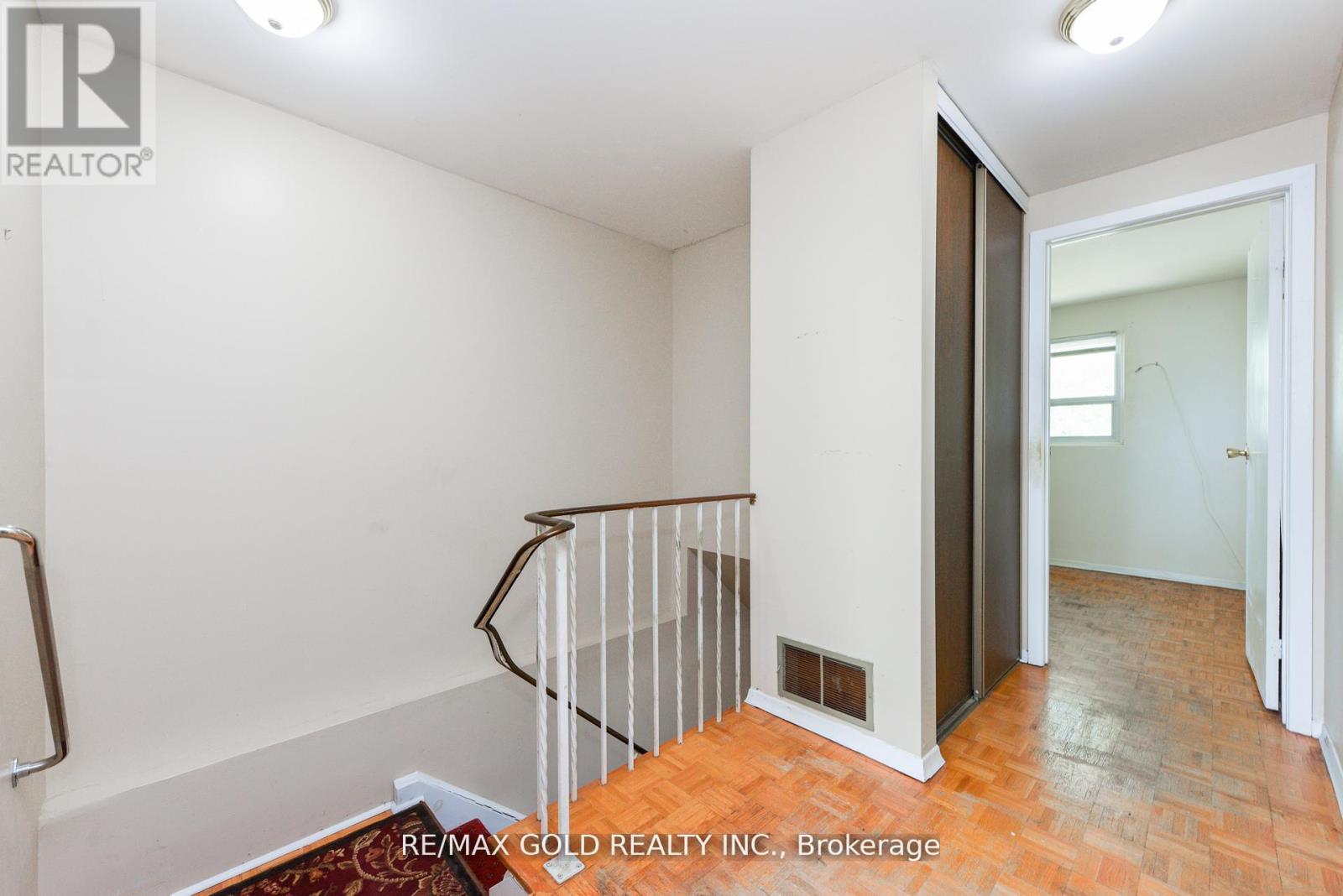 29 Glenmore Crescent, Brampton, Ontario  L6S 1H9 - Photo 20 - W12400476