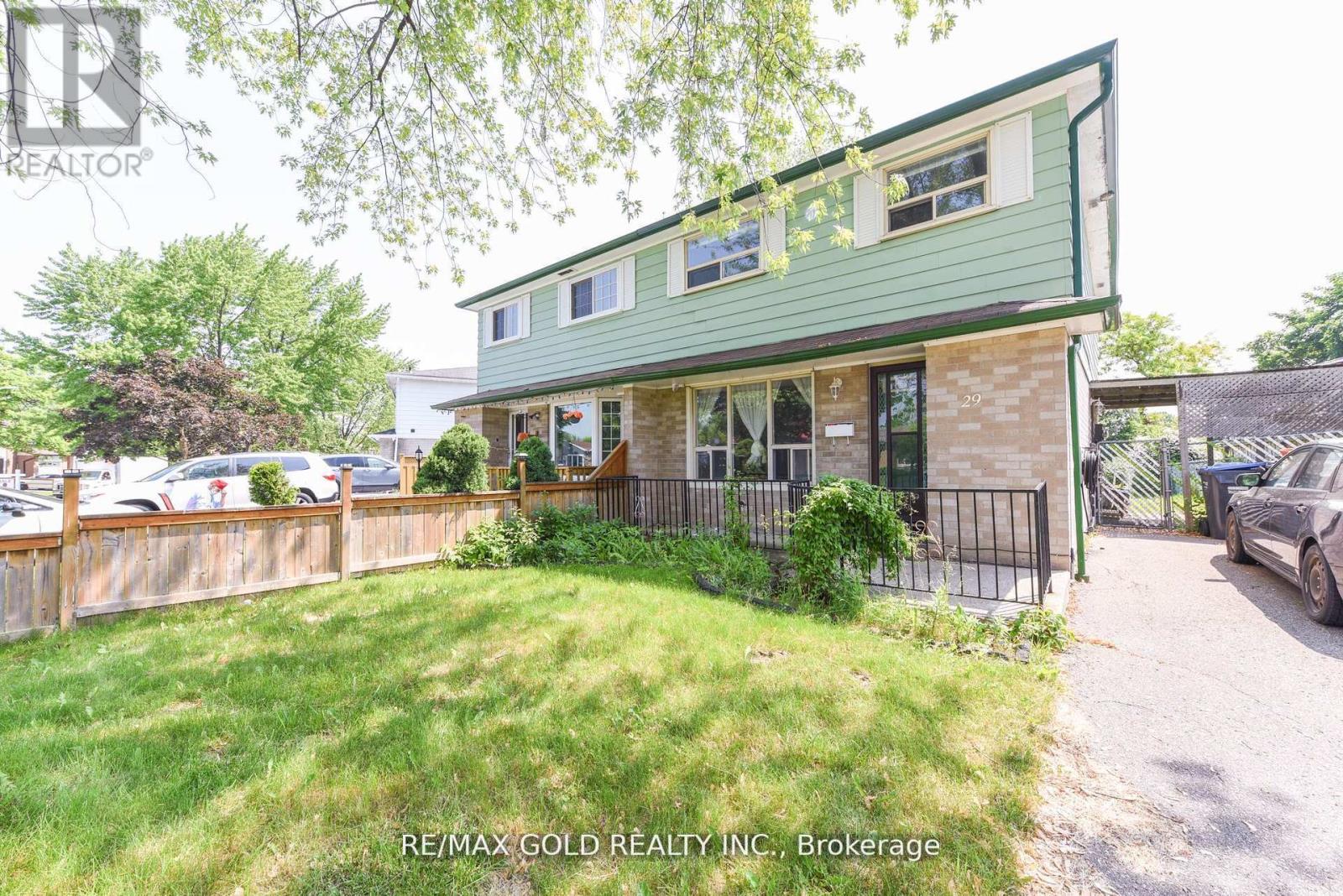 29 Glenmore Crescent, Brampton, Ontario  L6S 1H9 - Photo 3 - W12400476