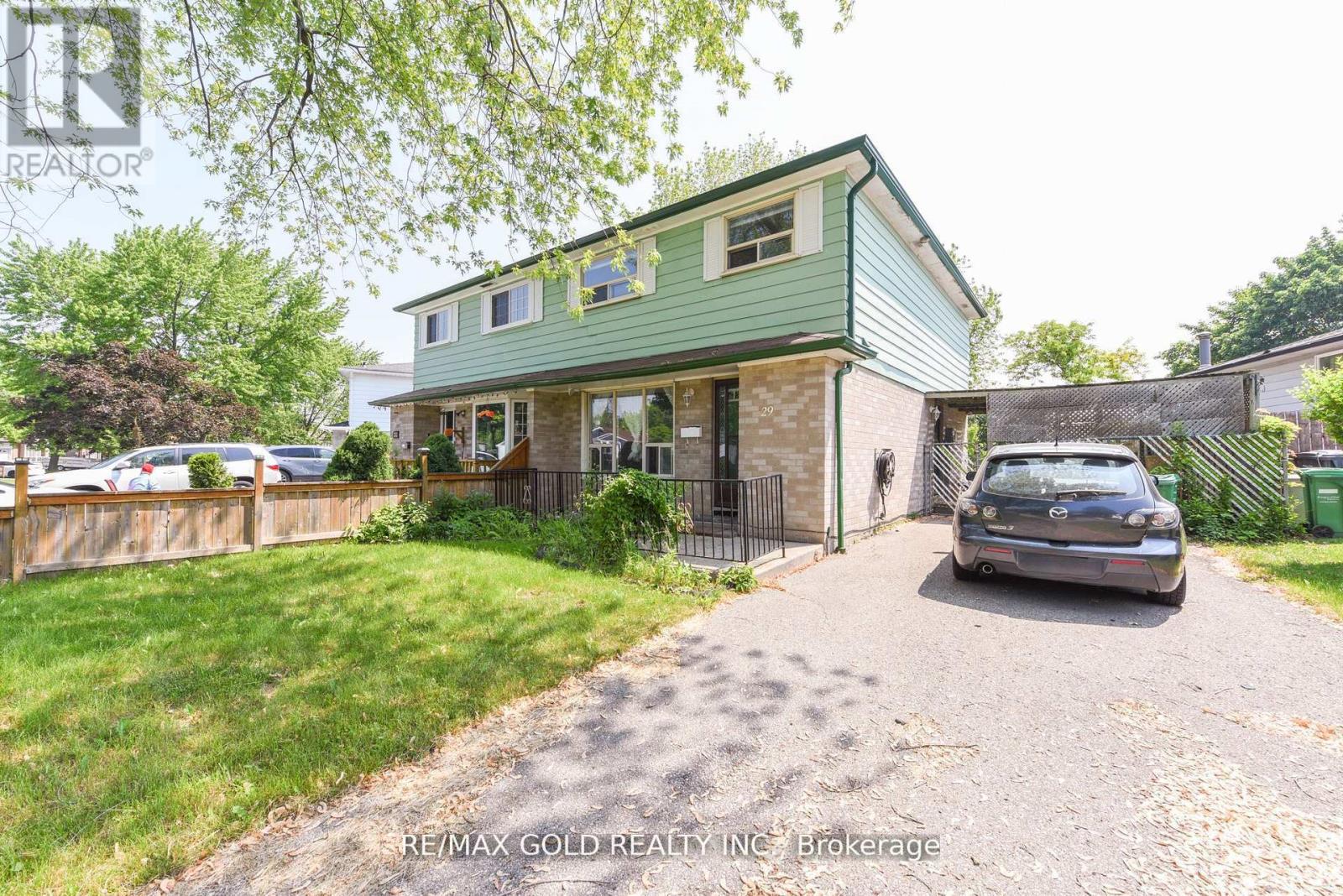 29 Glenmore Crescent, Brampton, Ontario  L6S 1H9 - Photo 4 - W12400476