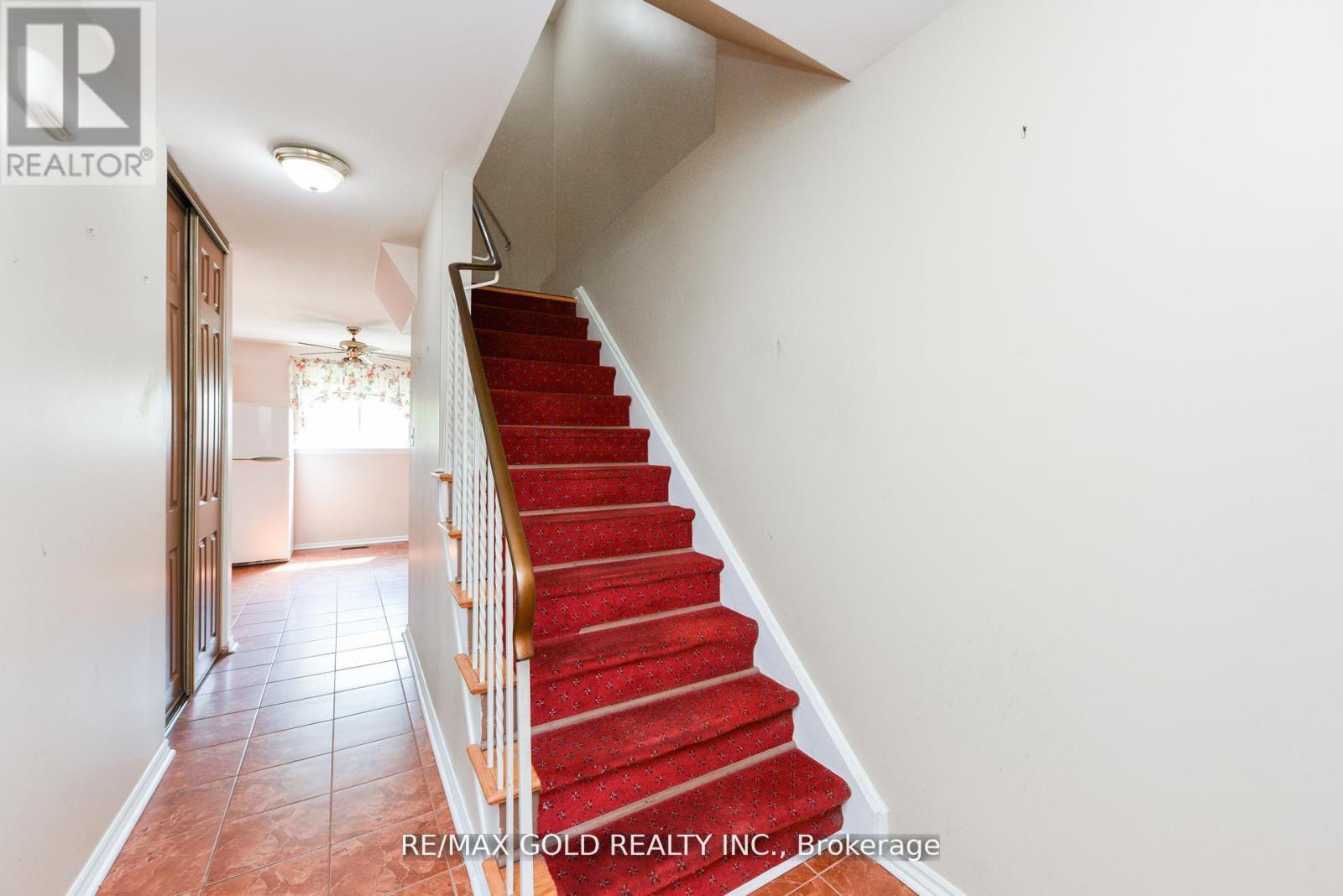 29 Glenmore Crescent, Brampton, Ontario  L6S 1H9 - Photo 7 - W12400476
