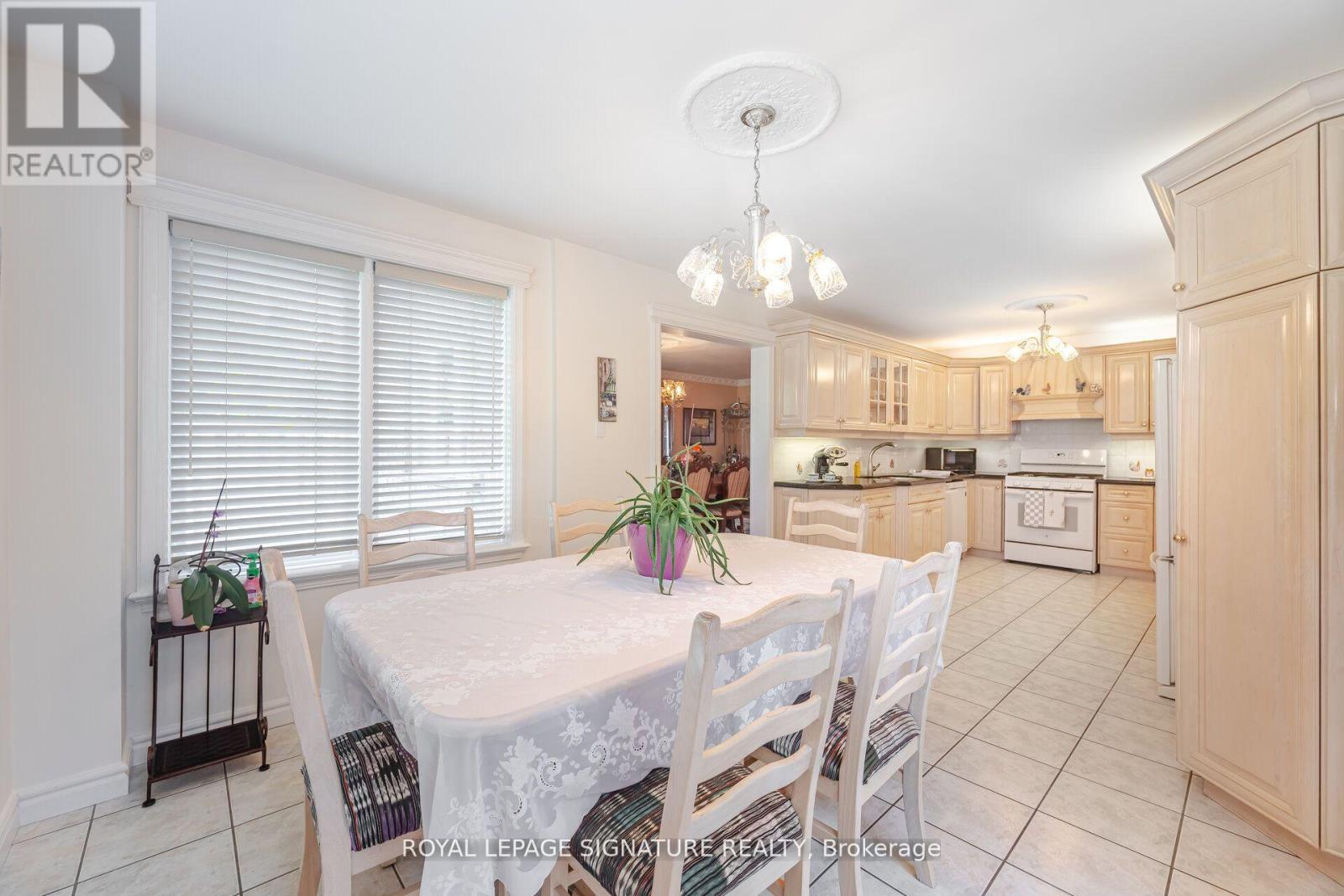4097 Hickory Drive, Mississauga, Ontario  L4W 1L1 - Photo 20 - W12400488