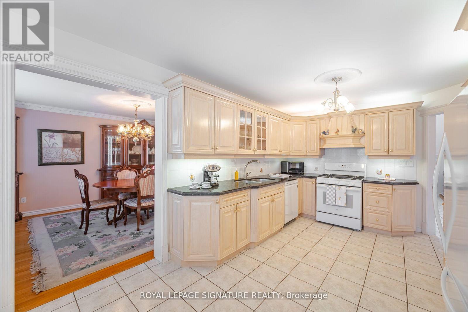4097 Hickory Drive, Mississauga, Ontario  L4W 1L1 - Photo 21 - W12400488