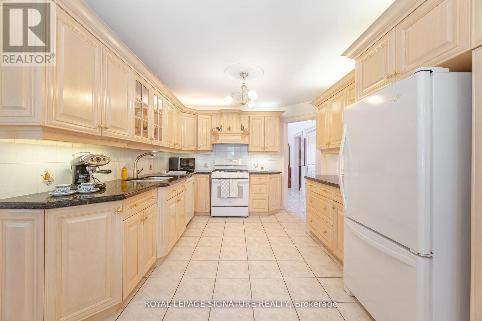 4097 Hickory Drive, Mississauga, Ontario  L4W 1L1 - Photo 22 - W12400488
