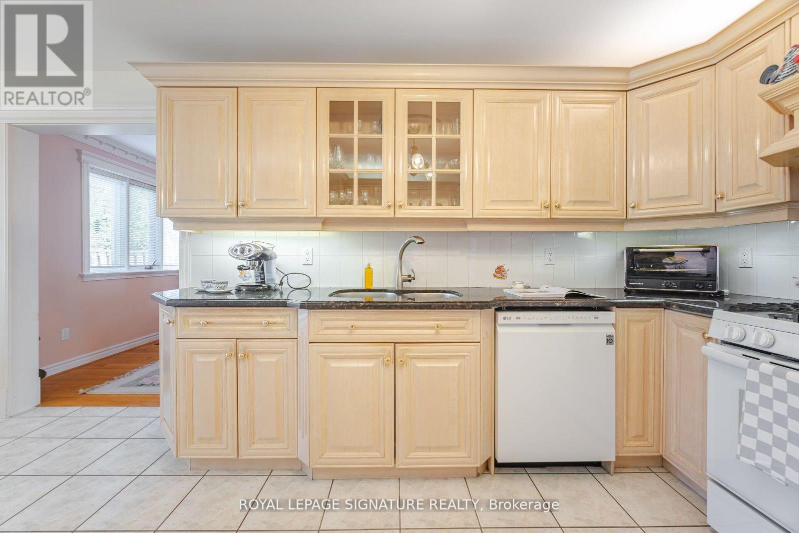 4097 Hickory Drive, Mississauga, Ontario  L4W 1L1 - Photo 24 - W12400488