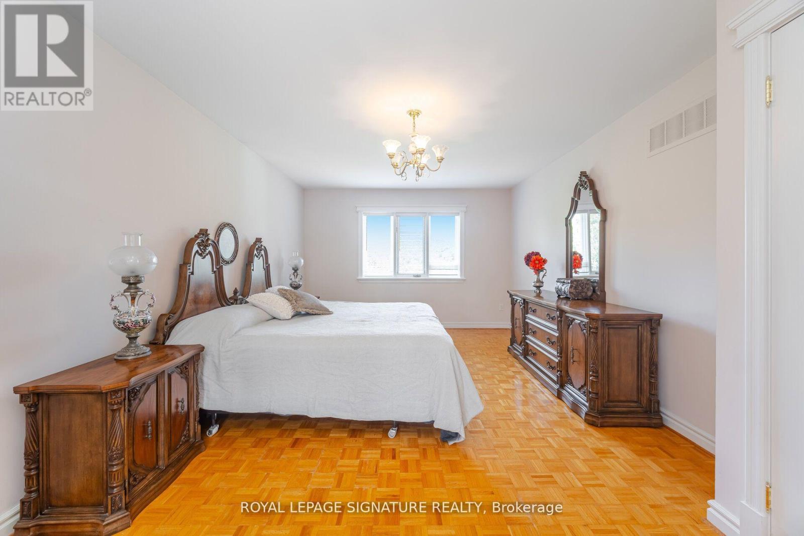4097 Hickory Drive, Mississauga, Ontario  L4W 1L1 - Photo 33 - W12400488