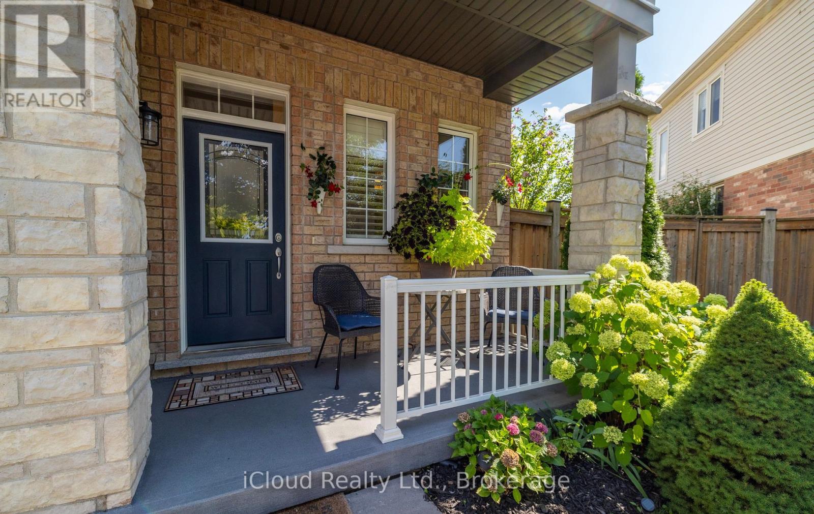 954 Penson Crescent, Milton (Co Coates), Ontario  L9T 8Z7 - Photo 2 - W12400504