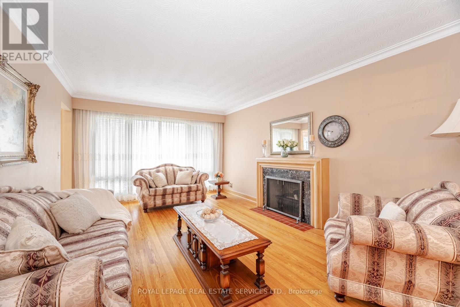 46 Cardigan Road, Toronto, Ontario  M8Z 2W2 - Photo 10 - W12400595