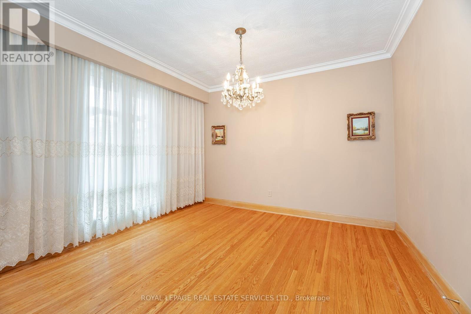 46 Cardigan Road, Toronto, Ontario  M8Z 2W2 - Photo 11 - W12400595