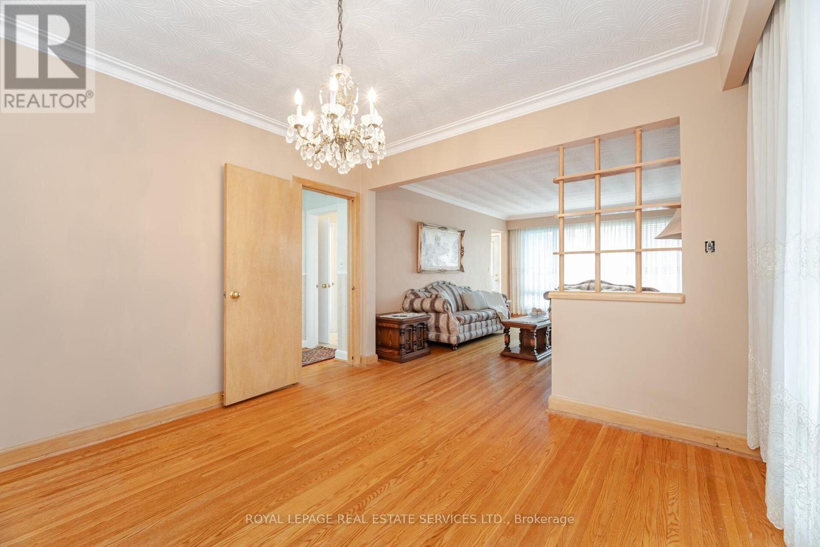 46 Cardigan Road, Toronto, Ontario  M8Z 2W2 - Photo 12 - W12400595
