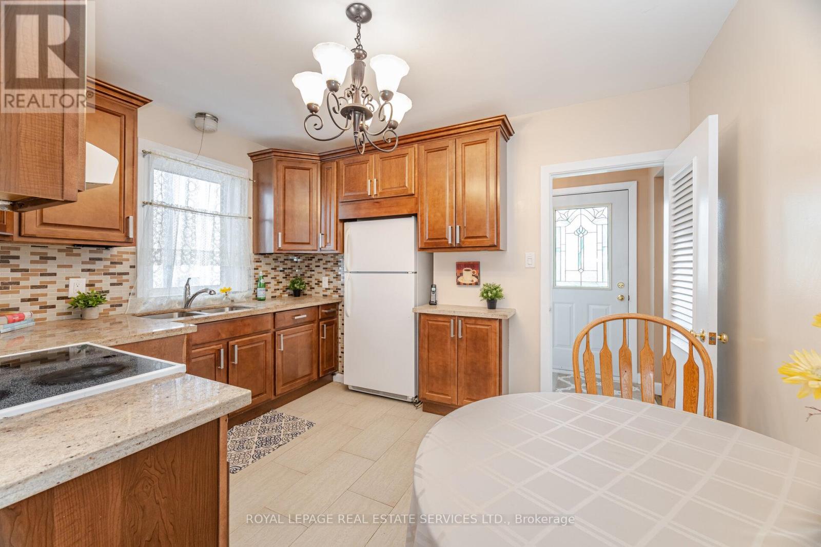 46 Cardigan Road, Toronto, Ontario  M8Z 2W2 - Photo 13 - W12400595