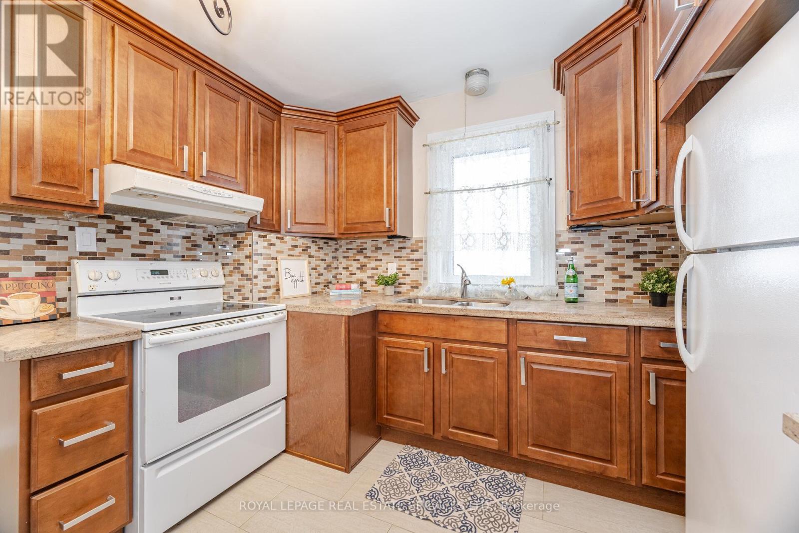 46 Cardigan Road, Toronto, Ontario  M8Z 2W2 - Photo 14 - W12400595