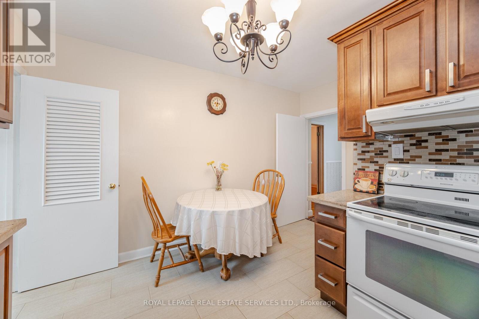 46 Cardigan Road, Toronto, Ontario  M8Z 2W2 - Photo 16 - W12400595