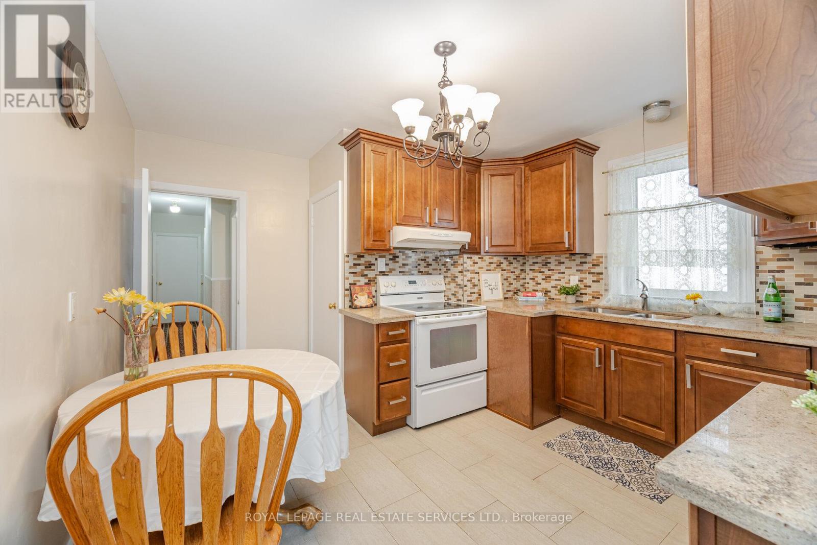 46 Cardigan Road, Toronto, Ontario  M8Z 2W2 - Photo 17 - W12400595