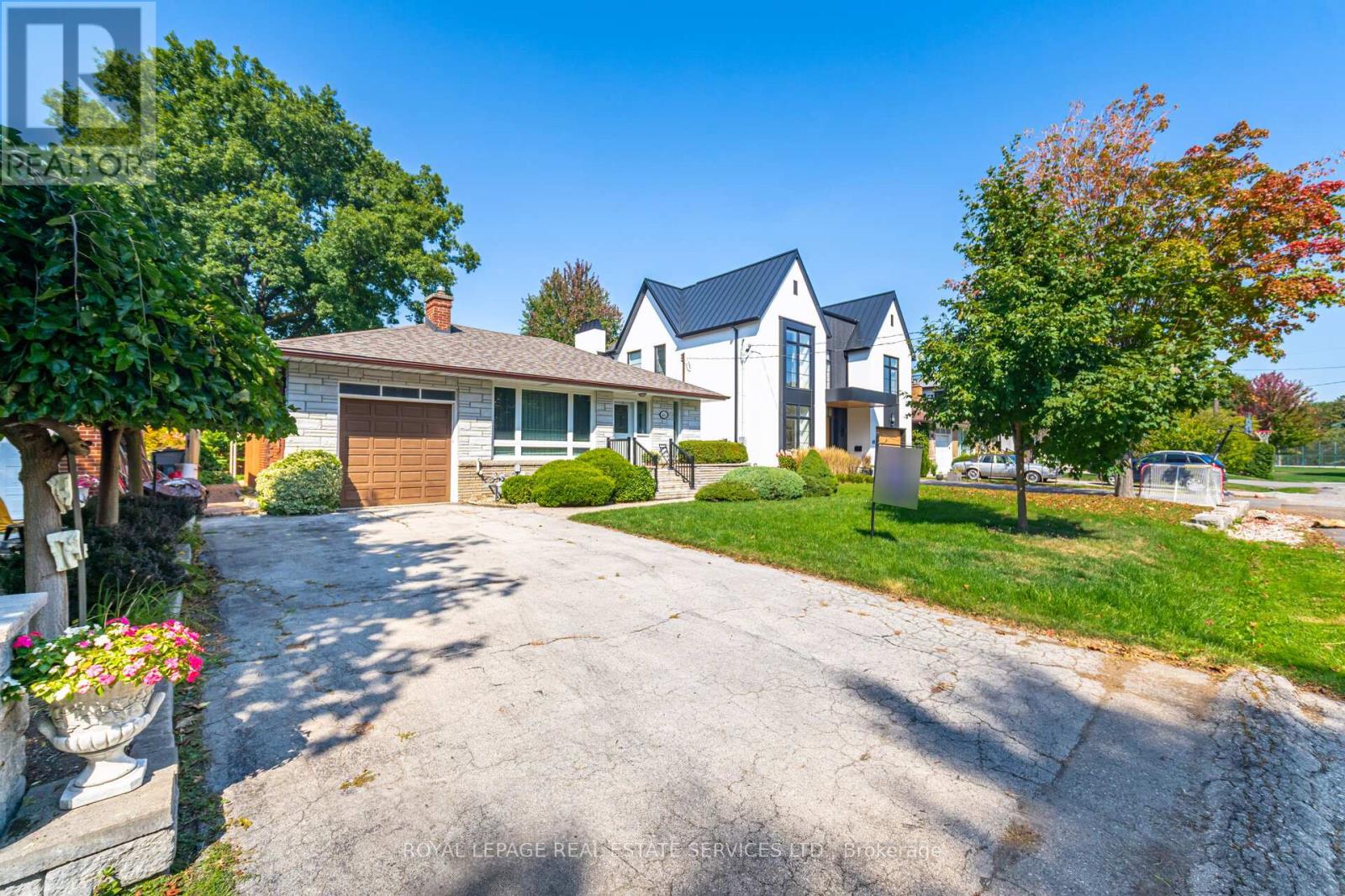 46 Cardigan Road, Toronto, Ontario  M8Z 2W2 - Photo 2 - W12400595