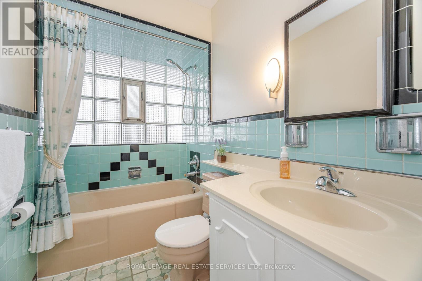 46 Cardigan Road, Toronto, Ontario  M8Z 2W2 - Photo 26 - W12400595