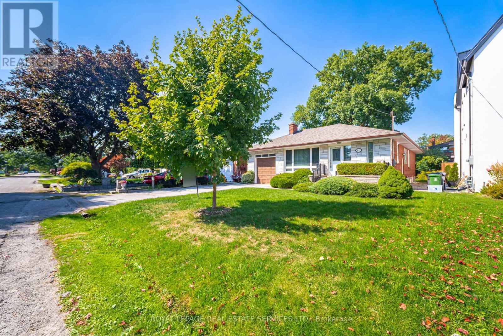 46 Cardigan Road, Toronto, Ontario  M8Z 2W2 - Photo 3 - W12400595