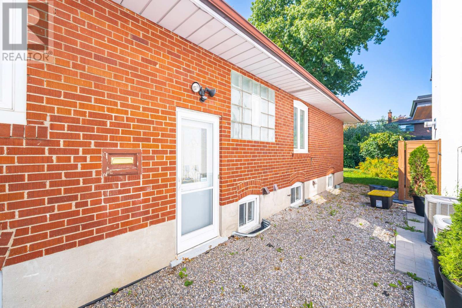 46 Cardigan Road, Toronto, Ontario  M8Z 2W2 - Photo 41 - W12400595