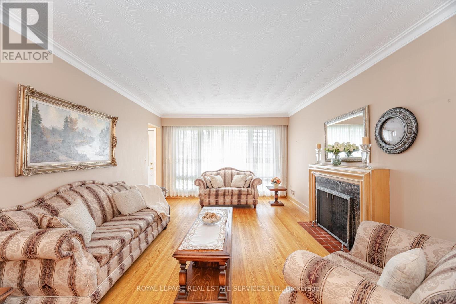 46 Cardigan Road, Toronto, Ontario  M8Z 2W2 - Photo 6 - W12400595