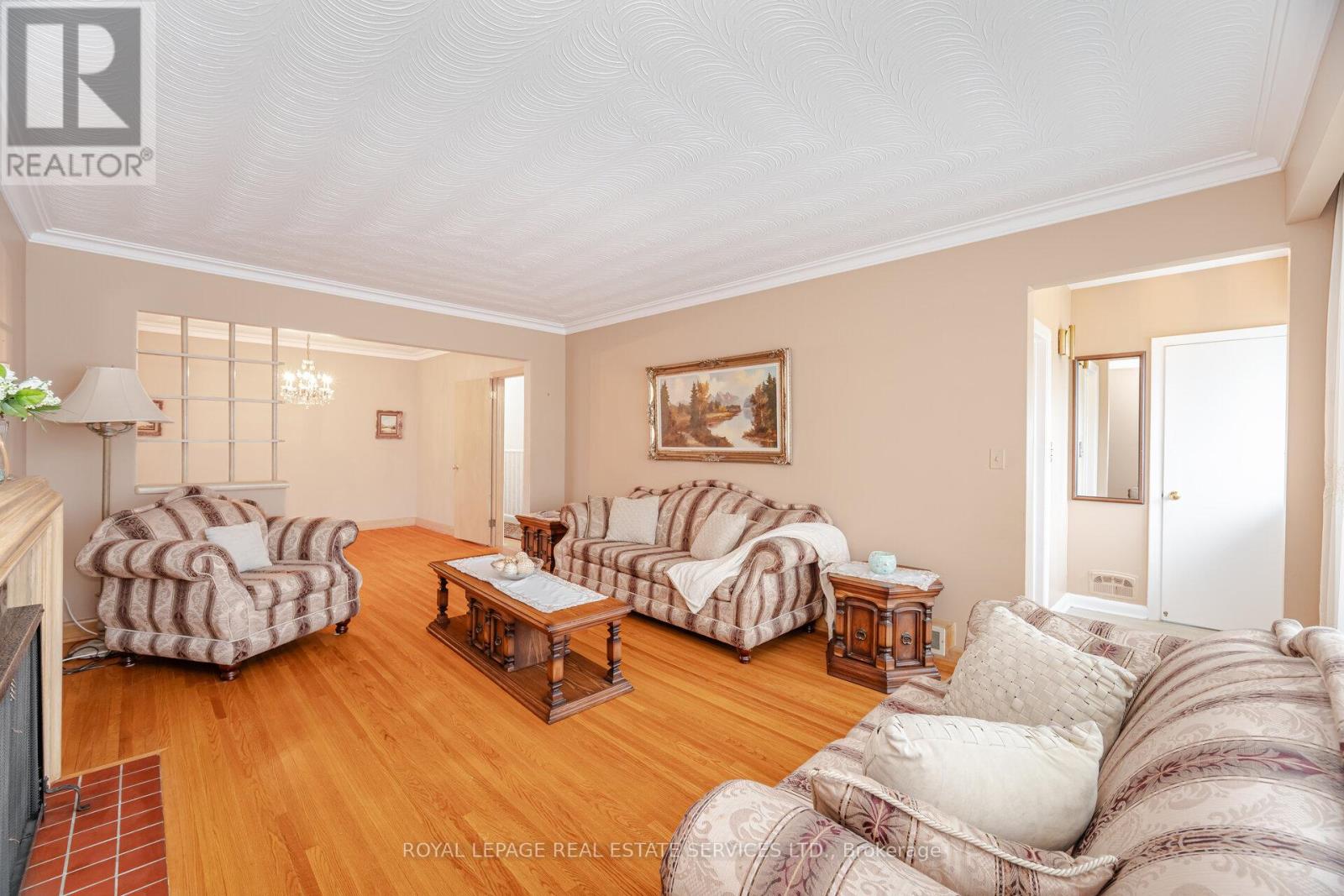 46 Cardigan Road, Toronto, Ontario  M8Z 2W2 - Photo 7 - W12400595