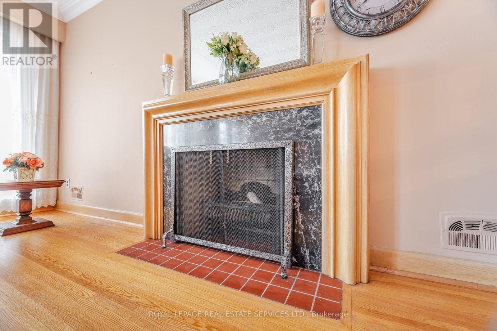 46 Cardigan Road, Toronto, Ontario  M8Z 2W2 - Photo 9 - W12400595