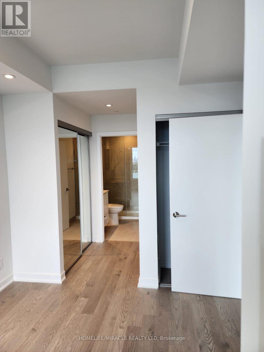1926 Lakeshore Boulevard, Toronto, Ontario  M6S 1A1 - Photo 14 - W12400618