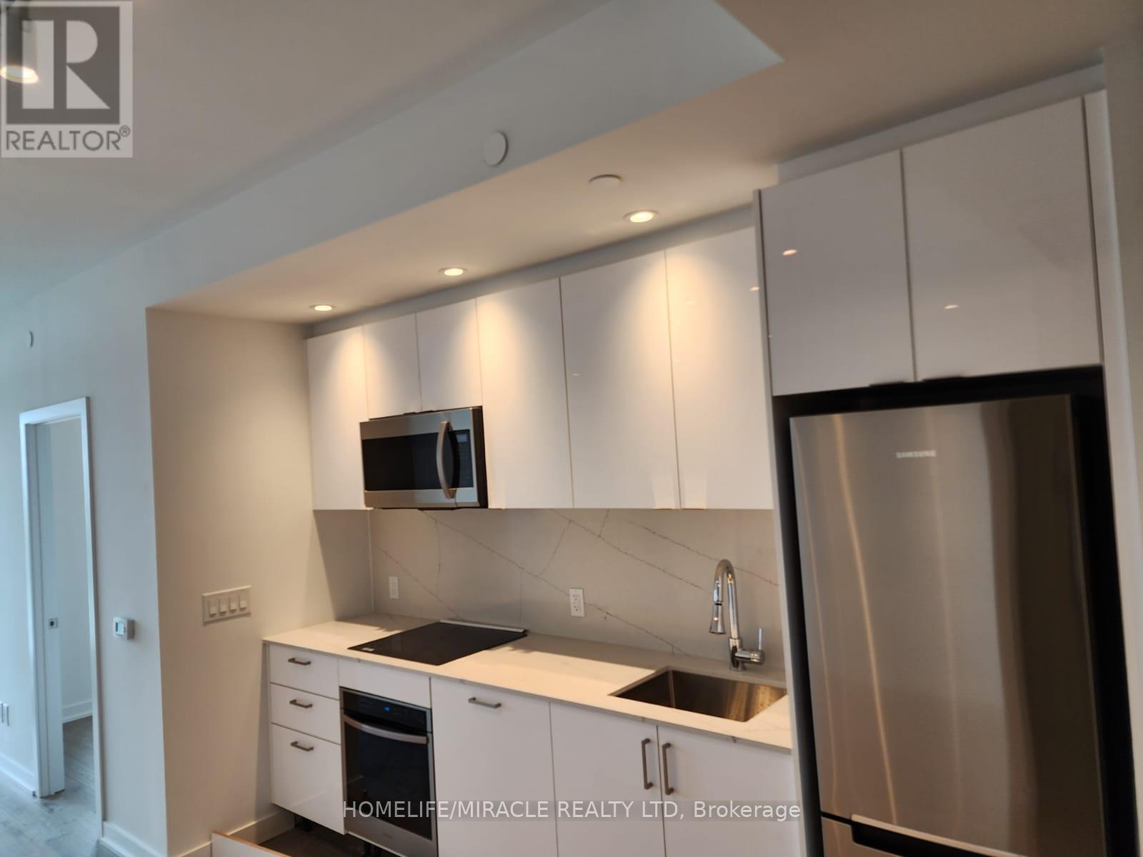 1926 Lakeshore Boulevard, Toronto, Ontario  M6S 1A1 - Photo 15 - W12400618