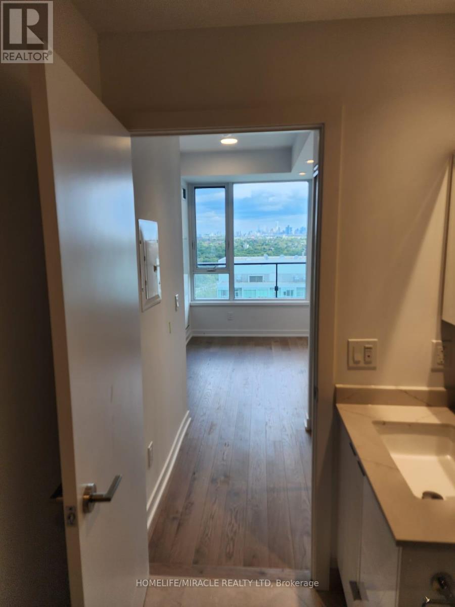 1926 Lakeshore Boulevard, Toronto, Ontario  M6S 1A1 - Photo 18 - W12400618