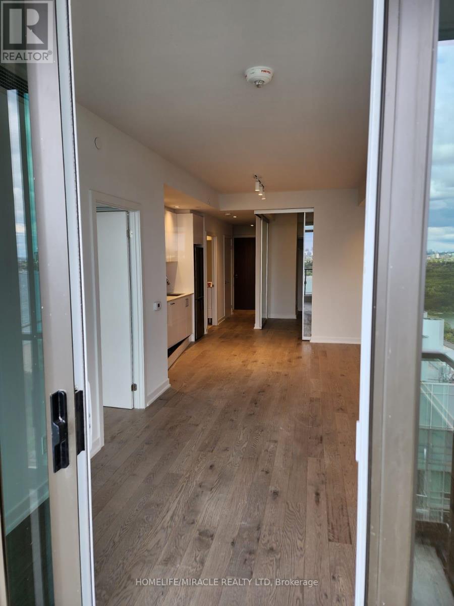 1926 Lakeshore Boulevard, Toronto, Ontario  M6S 1A1 - Photo 3 - W12400618