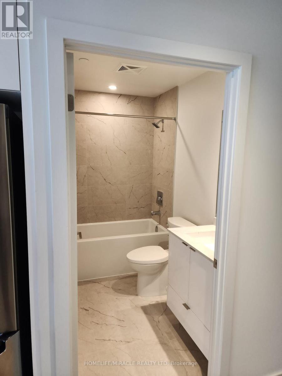 1926 Lakeshore Boulevard, Toronto, Ontario  M6S 1A1 - Photo 30 - W12400618