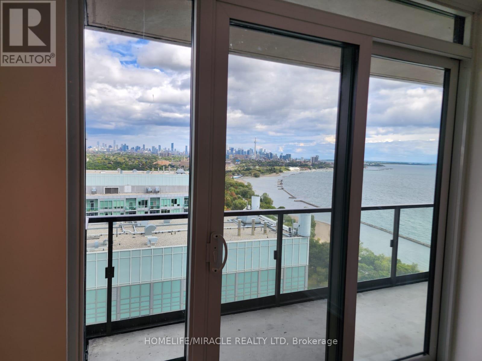 1926 Lakeshore Boulevard, Toronto, Ontario  M6S 1A1 - Photo 5 - W12400618