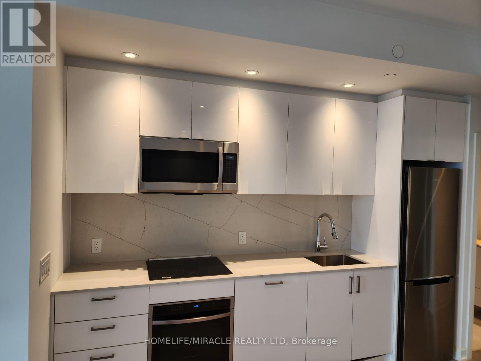 1926 Lakeshore Boulevard, Toronto, Ontario  M6S 1A1 - Photo 6 - W12400618