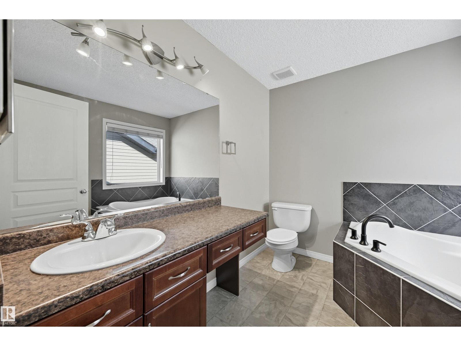 6919 Strom Ln Nw, Edmonton, Alberta  T6R 0G3 - Photo 32 - E4457523