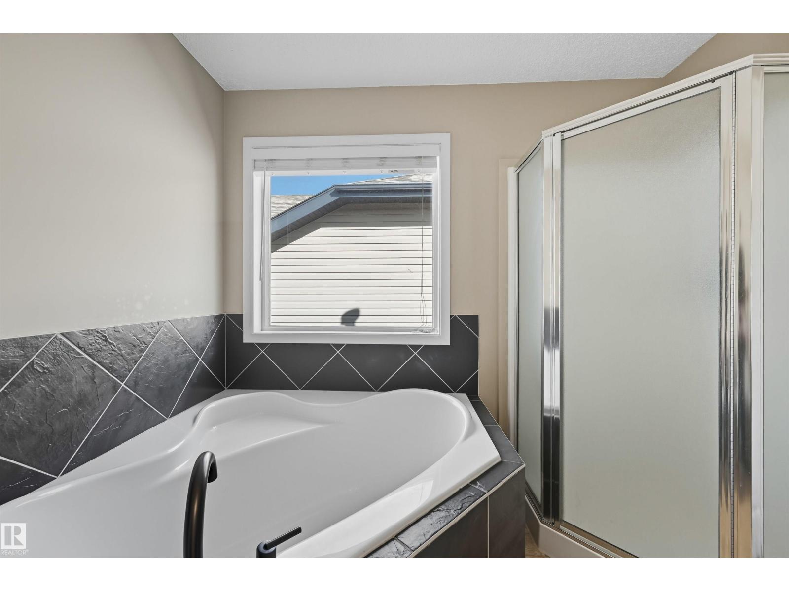 6919 Strom Ln Nw, Edmonton, Alberta  T6R 0G3 - Photo 33 - E4457523
