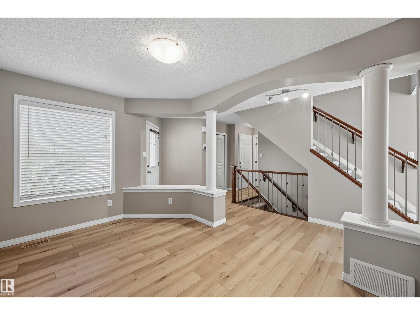 6919 Strom Ln Nw, Edmonton, Alberta  T6R 0G3 - Photo 5 - E4457523