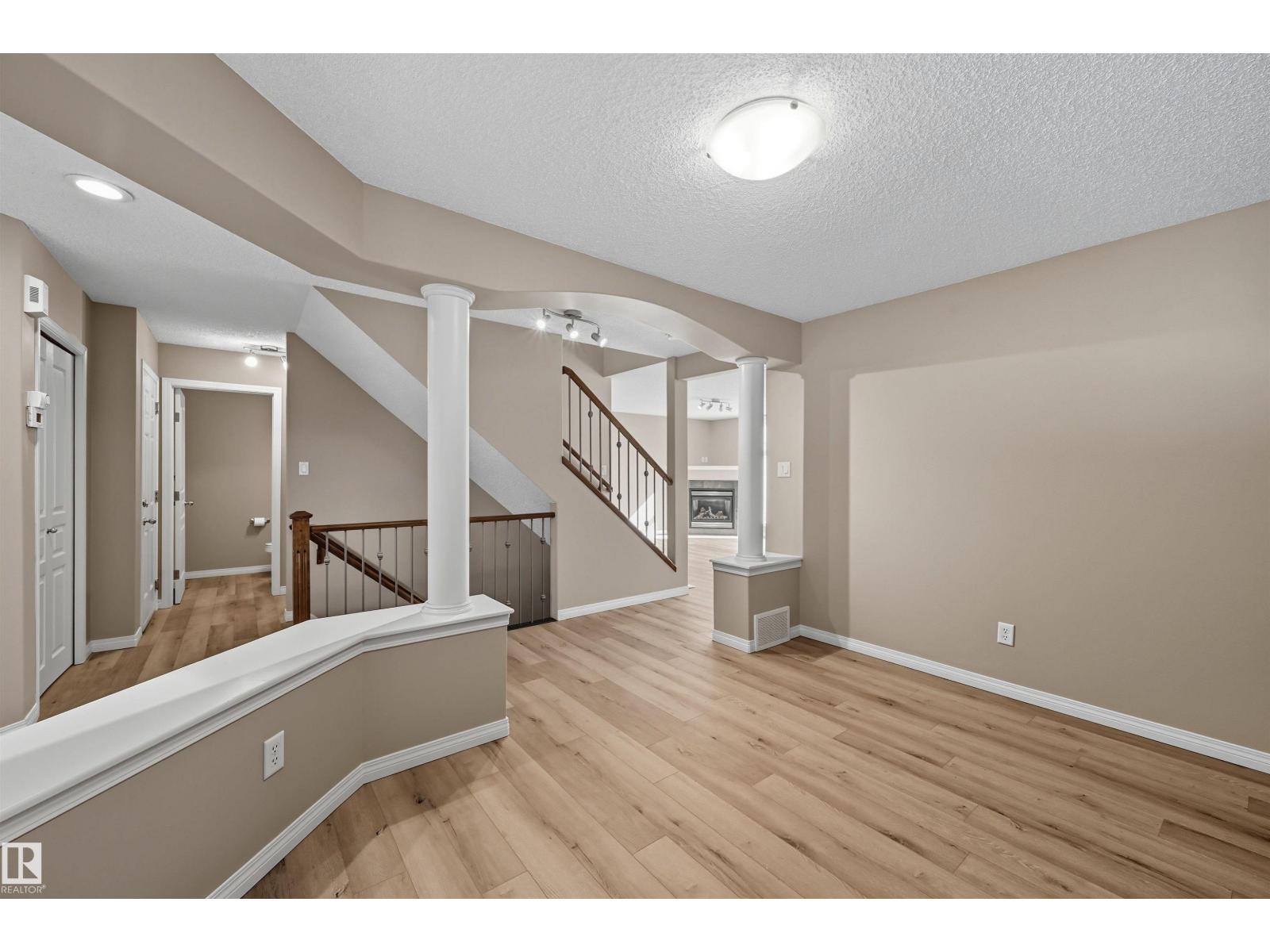 6919 Strom Ln Nw, Edmonton, Alberta  T6R 0G3 - Photo 7 - E4457523