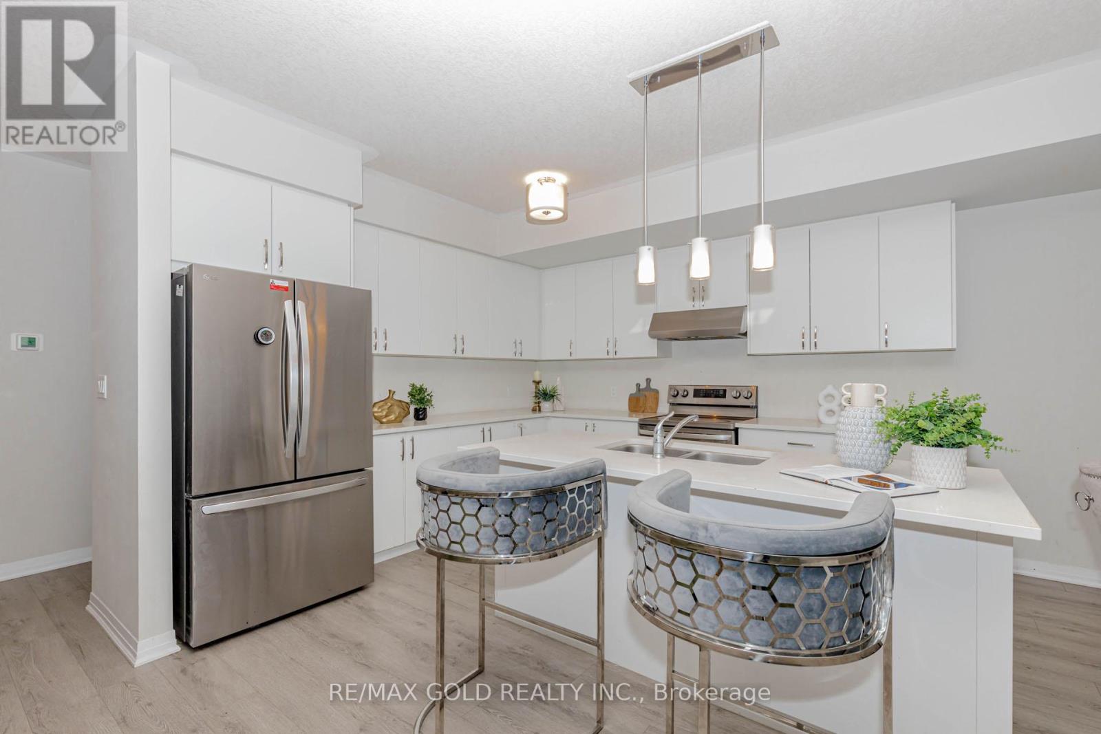 3 - 124 Seabrook Drive, Kitchener, Ontario  N2R 0R7 - Photo 12 - X12400471