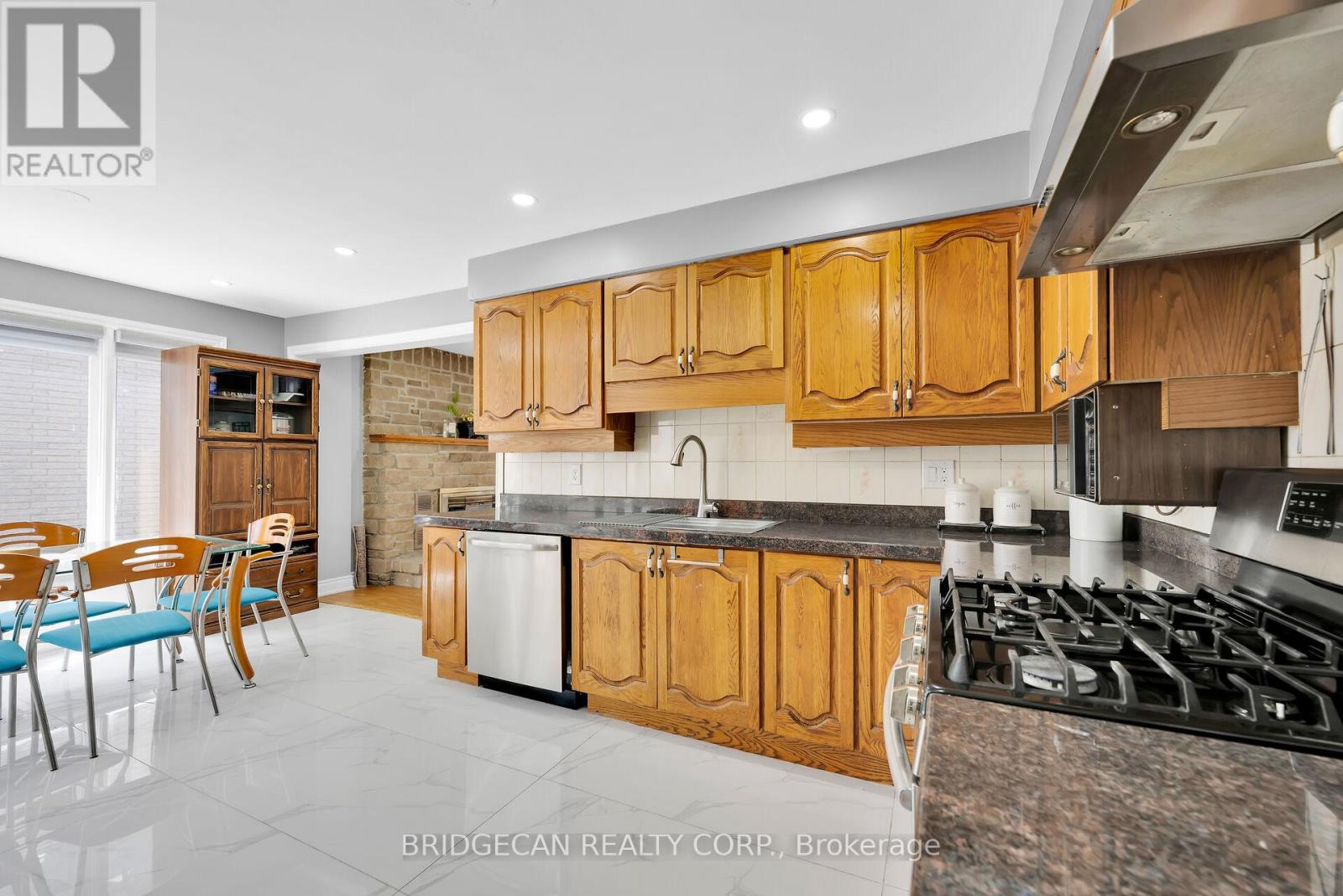25 Highbury Drive, Hamilton, Ontario  L8J 2T3 - Photo 10 - X12400493