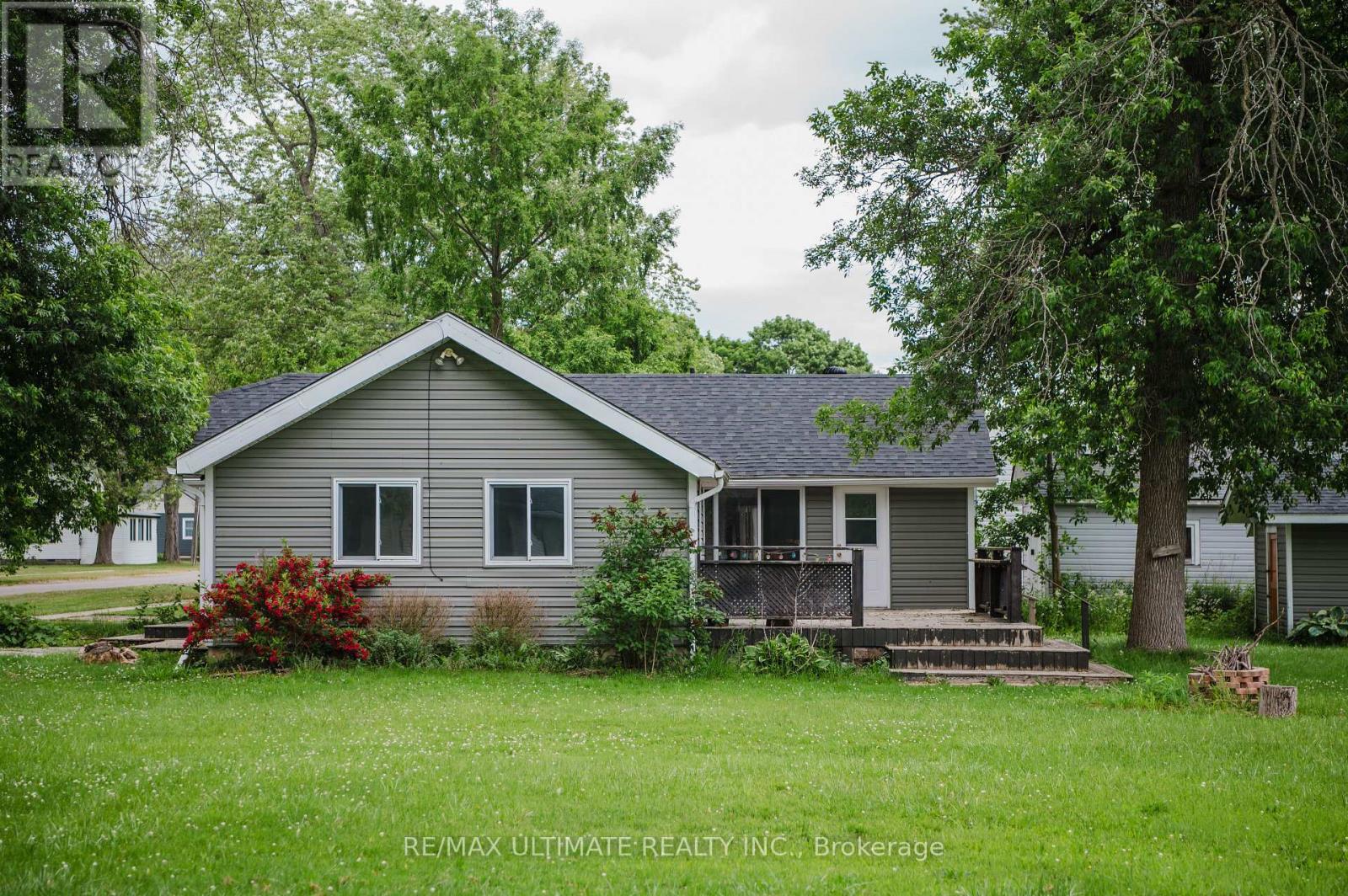 372 Helen Street, Fort Erie, Ontario  L0S 1B0 - Photo 2 - X12400607