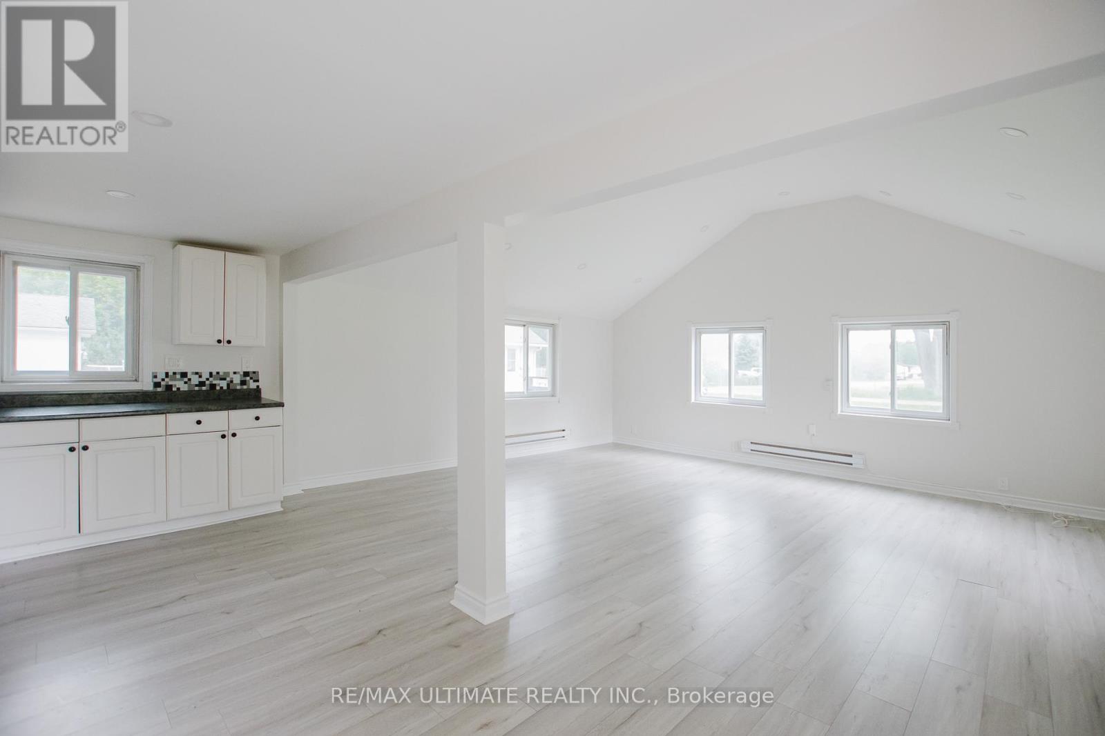 372 Helen Street, Fort Erie, Ontario  L0S 1B0 - Photo 5 - X12400607