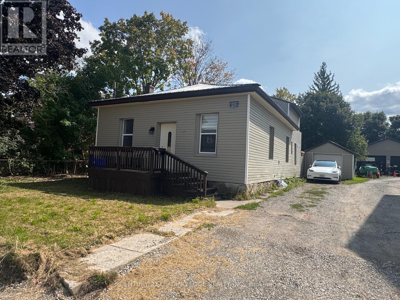 25 Glenelg Street, Kawartha Lakes, Ontario  K9V 1Y8 - Photo 1 - X12400322
