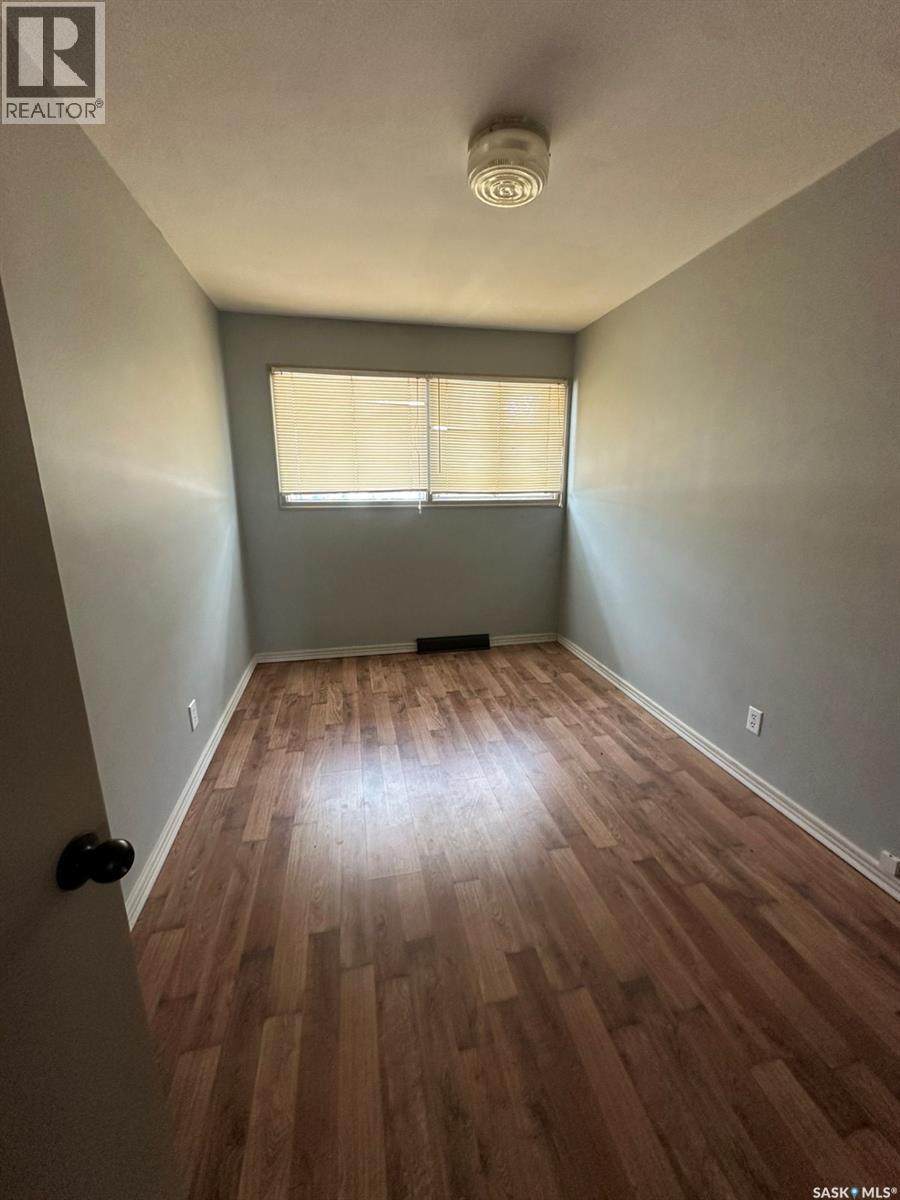 219 6th Avenue W, Kindersley, Saskatchewan  S0L 1S0 - Photo 10 - SK018265