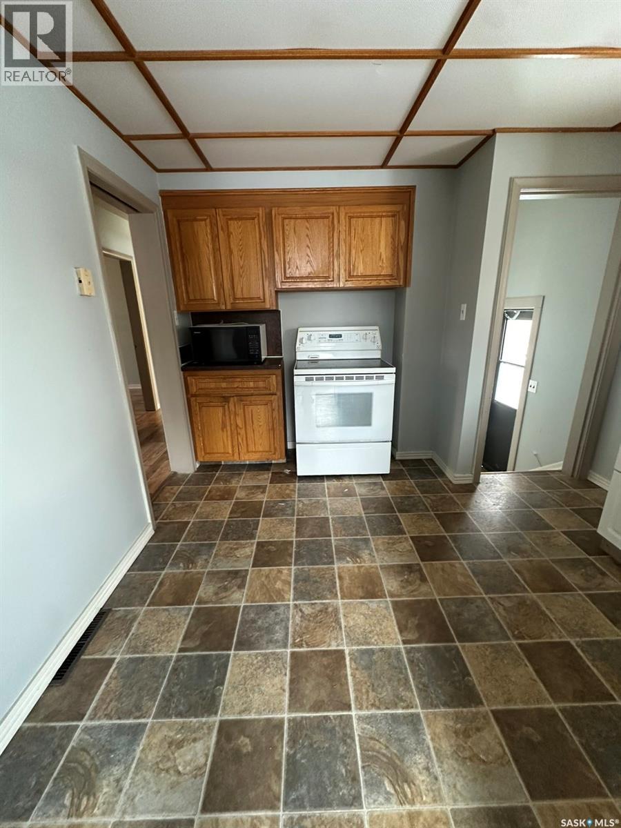 219 6th Avenue W, Kindersley, Saskatchewan  S0L 1S0 - Photo 13 - SK018265