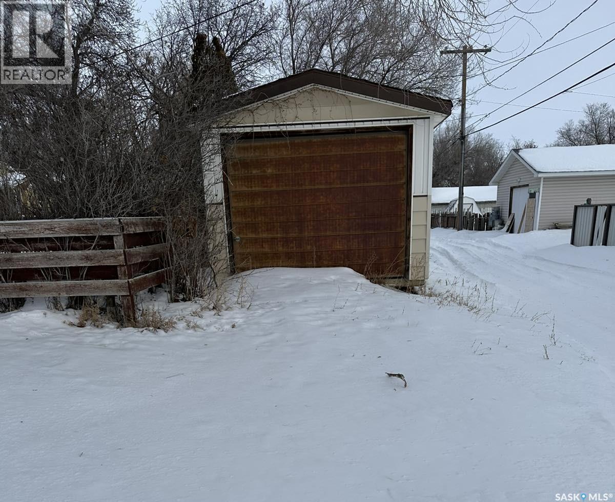 219 6th Avenue W, Kindersley, Saskatchewan  S0L 1S0 - Photo 16 - SK018265