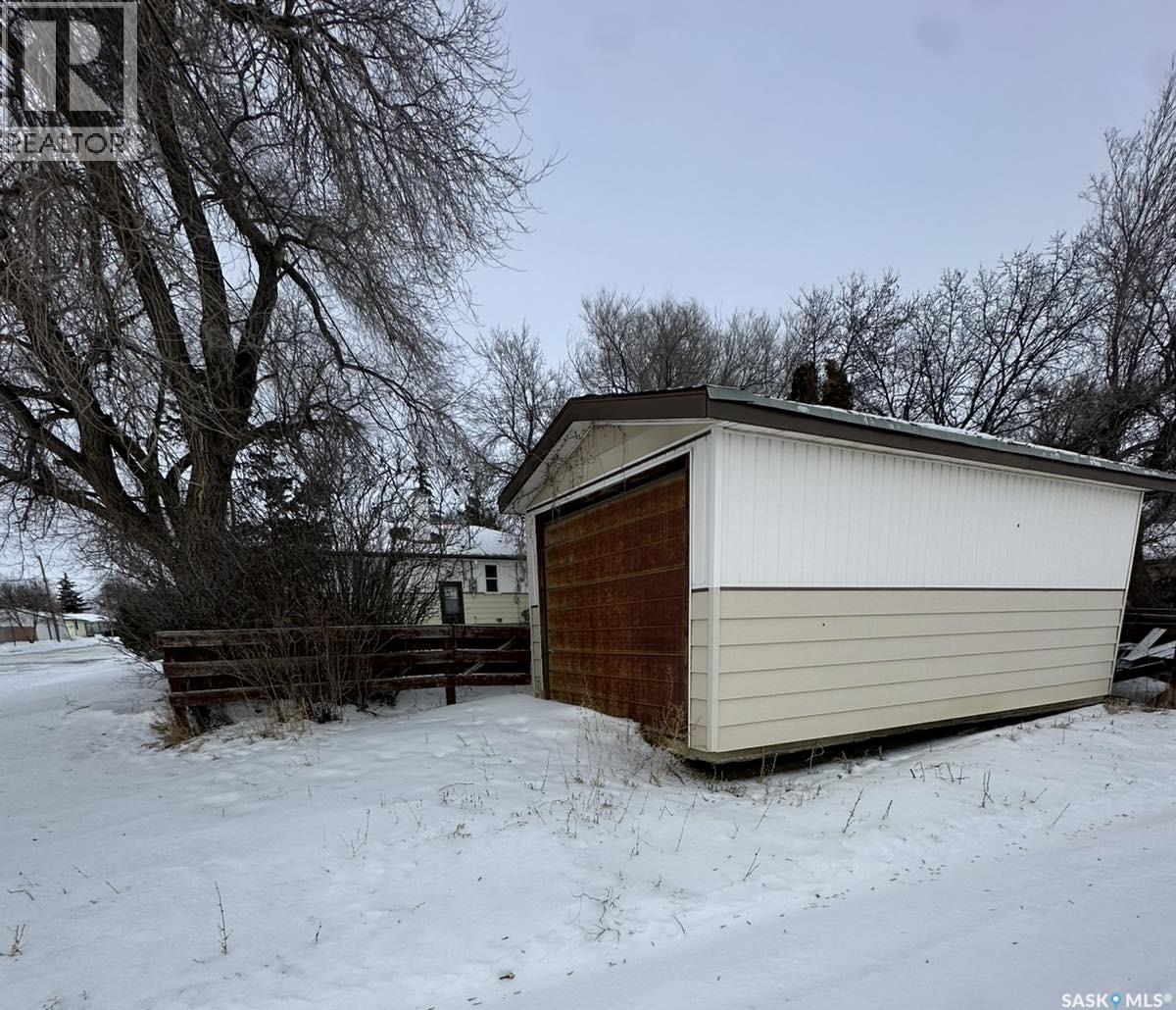 219 6th Avenue W, Kindersley, Saskatchewan  S0L 1S0 - Photo 17 - SK018265