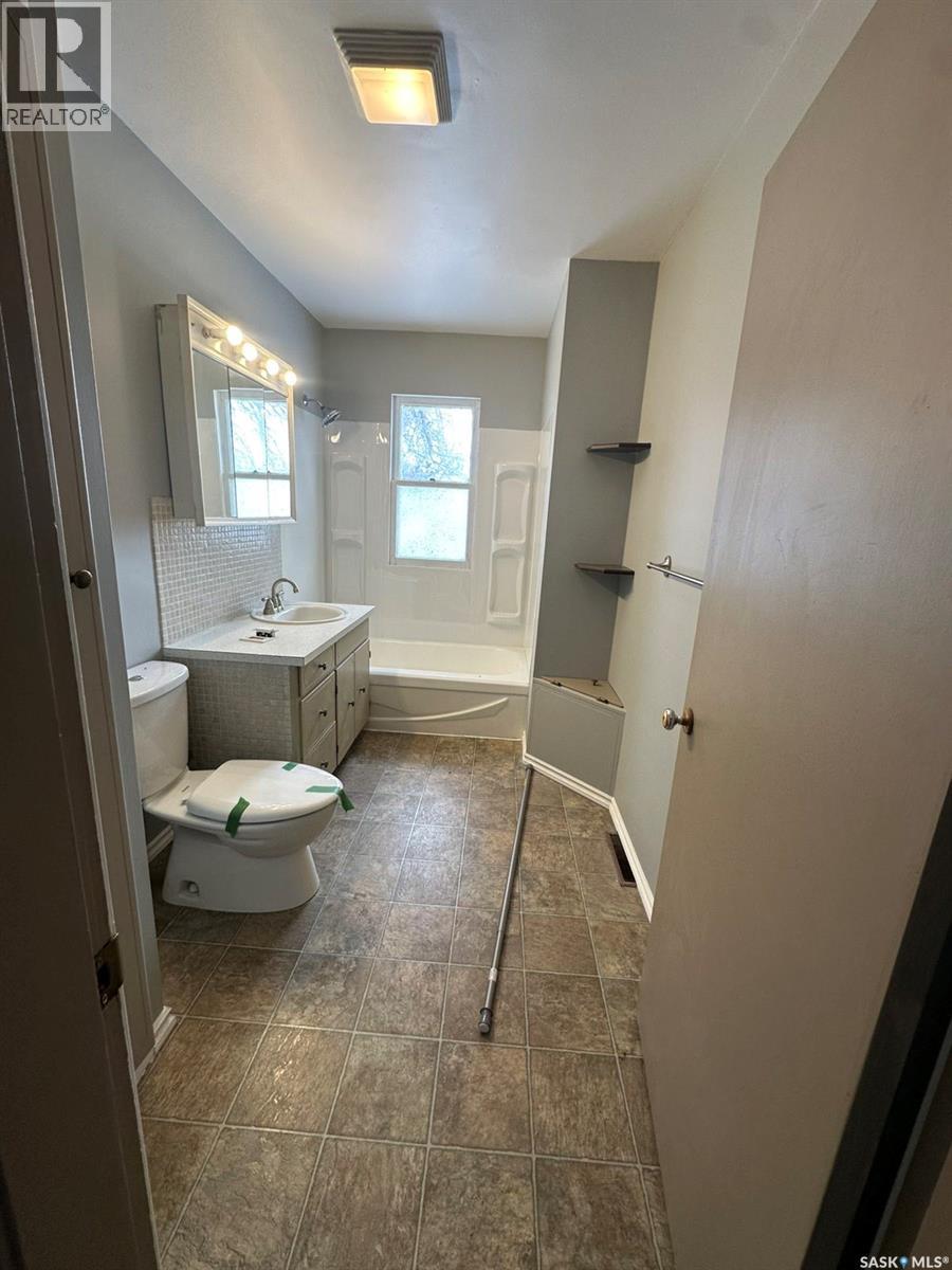 219 6th Avenue W, Kindersley, Saskatchewan  S0L 1S0 - Photo 5 - SK018265