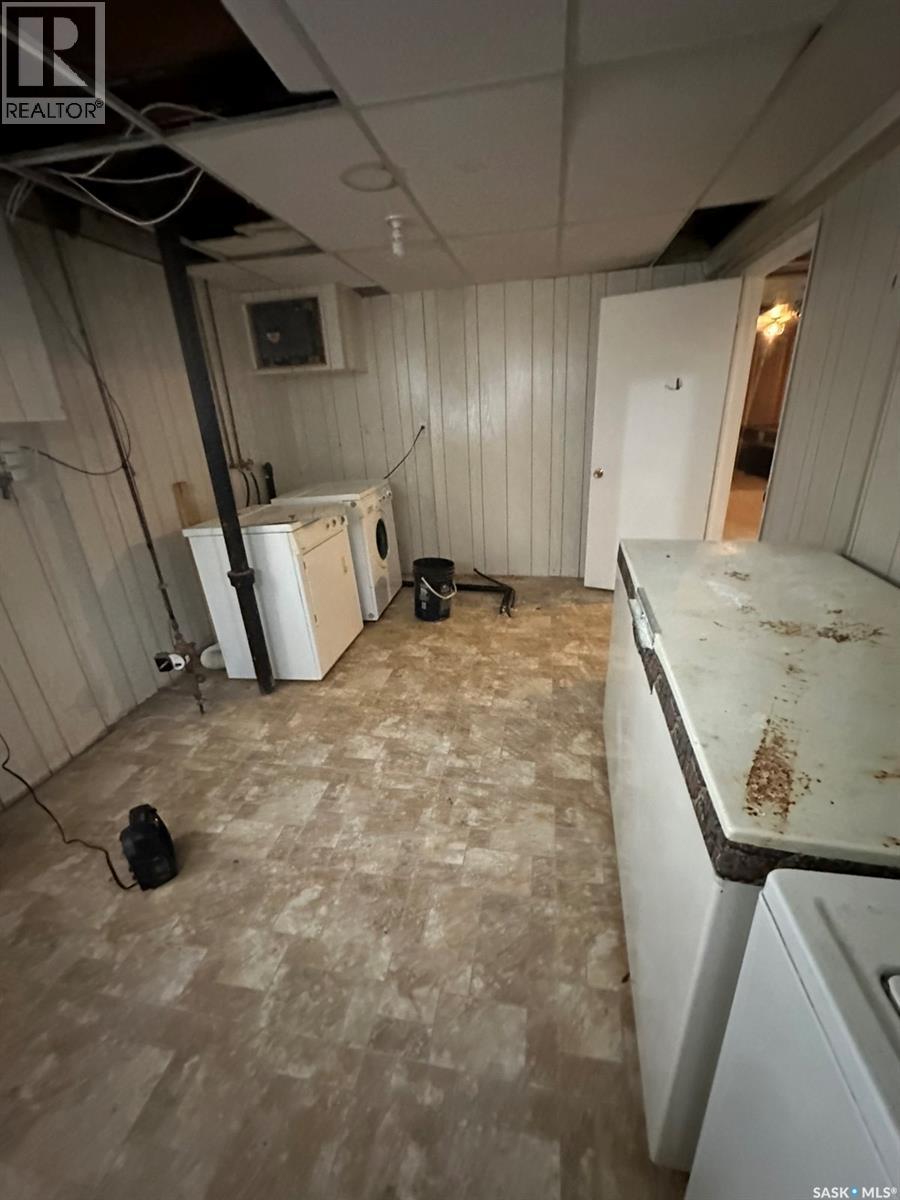 219 6th Avenue W, Kindersley, Saskatchewan  S0L 1S0 - Photo 7 - SK018265