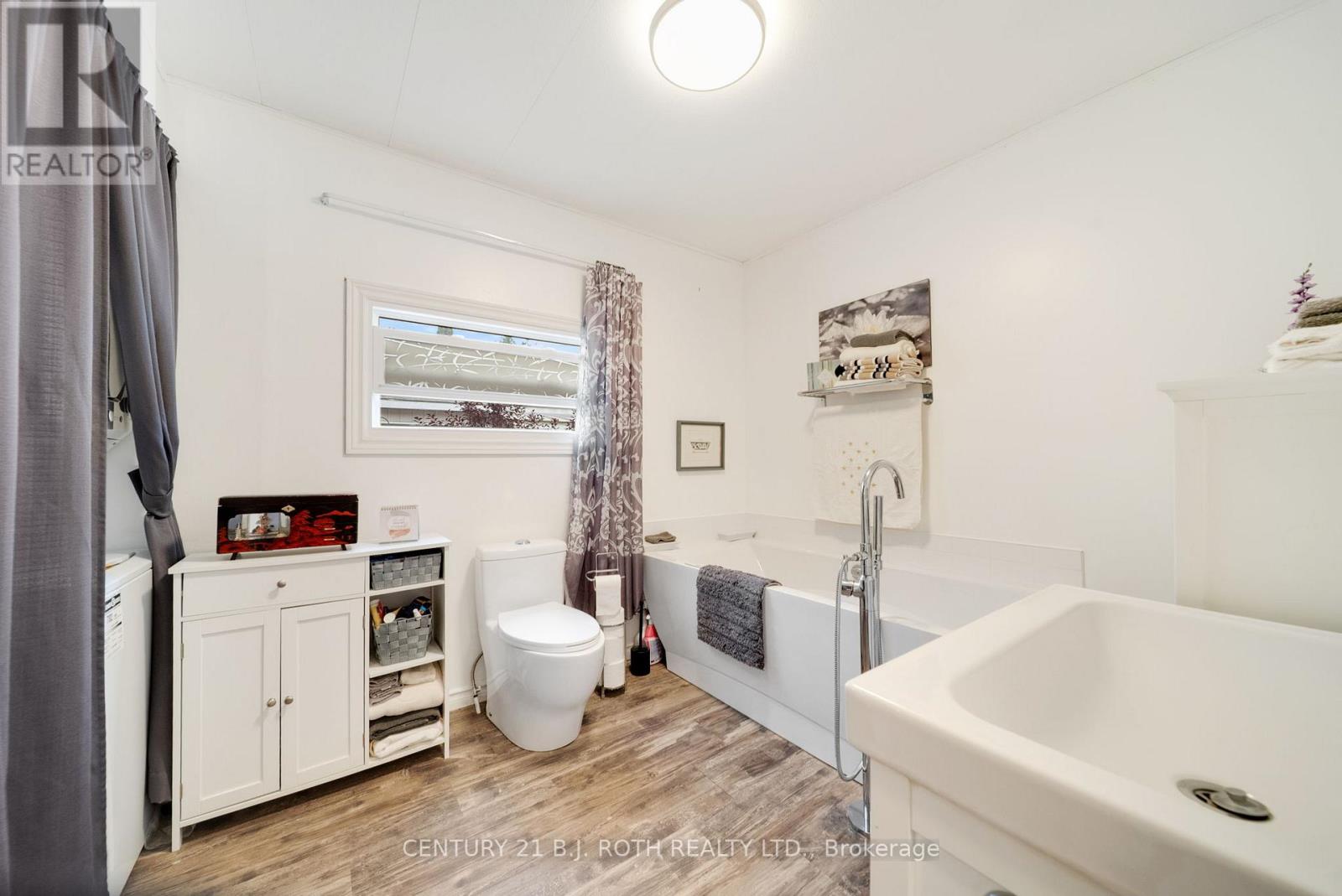 46 Cameron Drive, Oro-Medonte, Ontario  L0L 1T0 - Photo 16 - S12343736