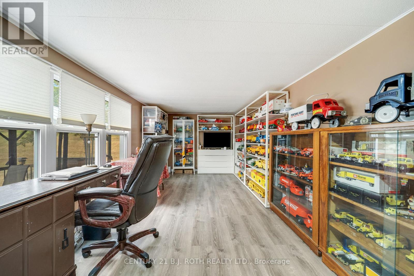 46 Cameron Drive, Oro-Medonte, Ontario  L0L 1T0 - Photo 15 - S12343736